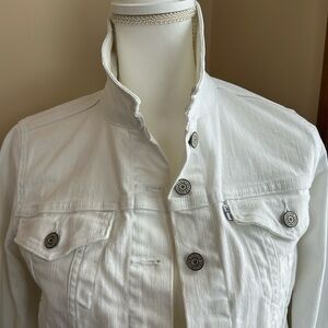 Levi’s White Jean Jacket 🤍